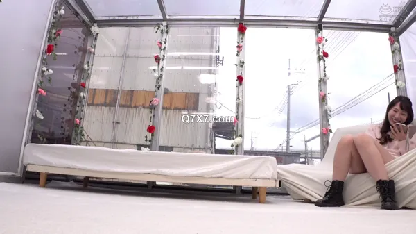 [1080p]DVMM-221 MM号からの脱出 女子大生の友情数珠つなぎ企画 友達を30分以内に電話で呼び出し‘身代わり’にして密室から脱出せよ！制限時間を過ぎたらデカチン即ハメ！ 10 イってもやめない激ピストンで友達が来るまで生中出しは終わらない inザ・マジックミラー