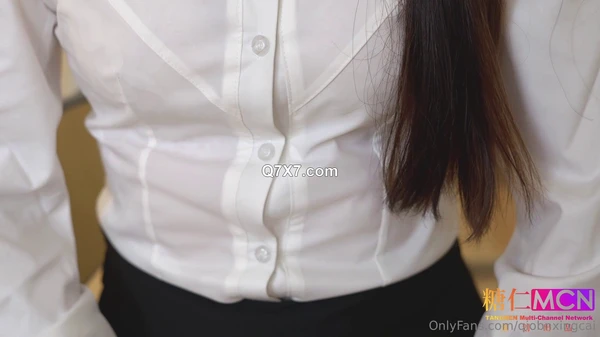 [1080p]皇家华人偷腥巨乳女友閨密 玩偶姐姐写真 OF吴梦梦 OF桥本香菜
