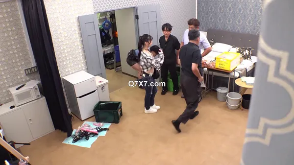 [1080p]HAME-038 下剋上等！反撃サディスティックヴィレッジの女AD 撮影現場で女上司にハメられ、おっさん男優とSEXをさせられた女AD（後輩ちゃん）が女優として舞い戻って立場逆転！カメラテストと称して元先輩のマ○コとプライドを男ADのバチクソピストンでズタズタにして…