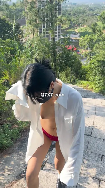 2025新品]，天花板露出狂人少妇[cikaimoon]付费⑦，更大胆直接，帮老农干活小卖店勾引老头