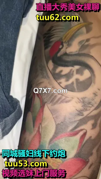 云盘高质露脸B级泄密，表面装清纯，内心饥渴难耐，刺青反差妹被炮友无套爆肏，嗲叫不停