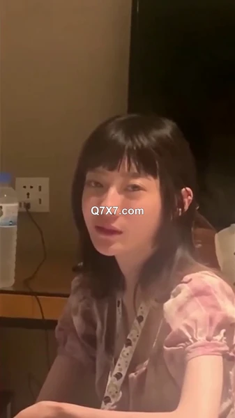高颜清纯大奶美眉吃鸡啪啪 屁屁好漂亮肛交 不行 不戴套好不好我容易出来 我不射进去 被操