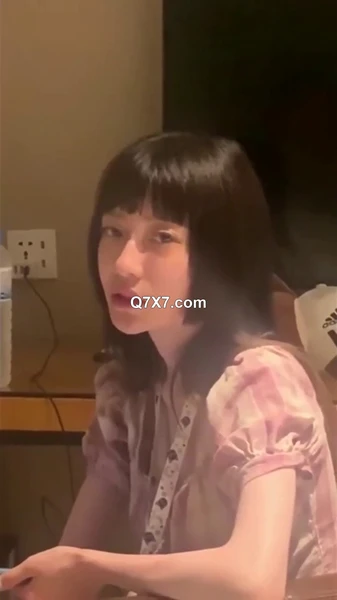 高颜清纯大奶美眉吃鸡啪啪 屁屁好漂亮肛交 不行 不戴套好不好我容易出来 我不射进去 被操