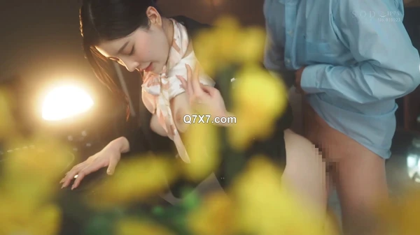 [1080p]STARS-979 美人ホテリエの隠れた趣味は、妻や恋人がいるお客様を囁き淫語で誘惑して寝取ることです。 神木麗