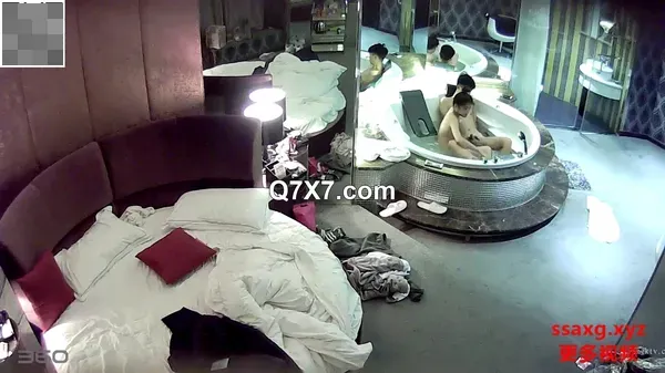 [720p]贵在真实，主题速8酒店全景偷拍，小情侣激情造爱，身材苗条小美妞被各种啪啪，换上水手服增加性趣
