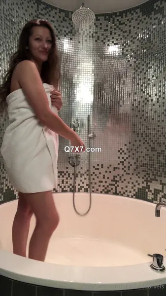 OnlyFans 2023 Dani Daniels Shower 1 XXX VERTICAL MP4-H265-P2P