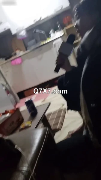 韩国 大学生为男友前 #隆胸 未拆线而且还来 #大姨妈 都要闯红灯做爱