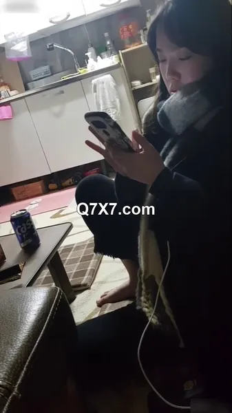 韩国 大学生为男友前 #隆胸 未拆线而且还来 #大姨妈 都要闯红灯做爱