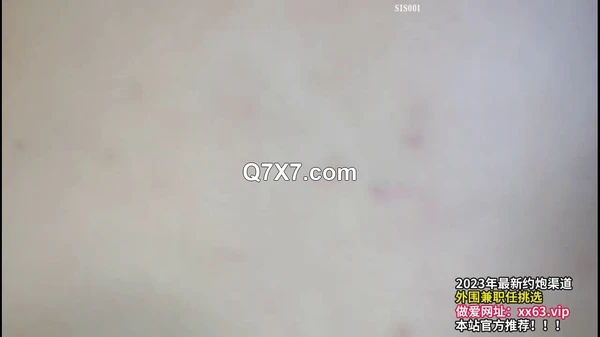 [720p]成熟白嫩姐姐性欲旺盛时尚年轻打扮别有风情啊，身材出乎意料的销魂撩人，奶子软大笔直美腿啪啪抽送操穴