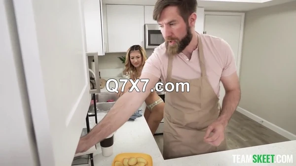 ExxxtraSmall 23 08 09 Mina Luxx Barista Bang XXX 480p MP4-H265